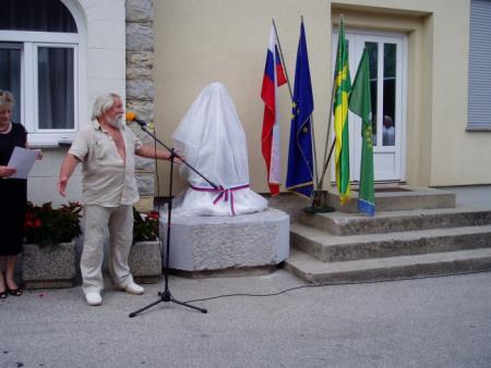 KNOBLEHARJEVO 2012 - Odkritje 3. likovne razstave sekcije KS Bučka - Ambrozzia ter odkritje kipa Martina Kebra 5